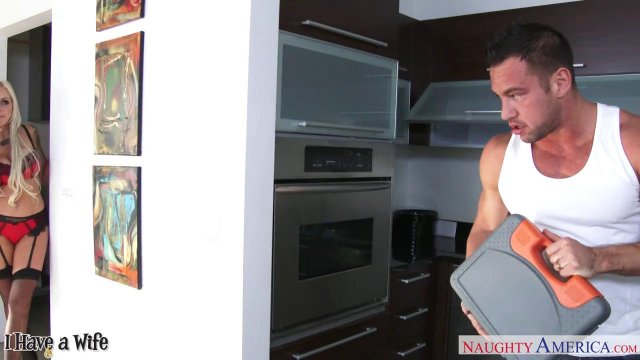 Превью Качок с крепким членом отымел похотливую бабу в чулках № 13738