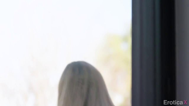 Превью Соблазнительная блондинка кайфует от куни и нежного секса с приятелем № 35354