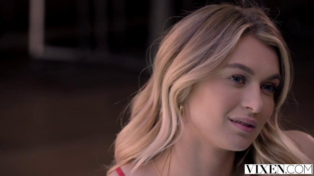 Превью Татуированный мачо подставил член для двух соблазнительных телочек № 35355