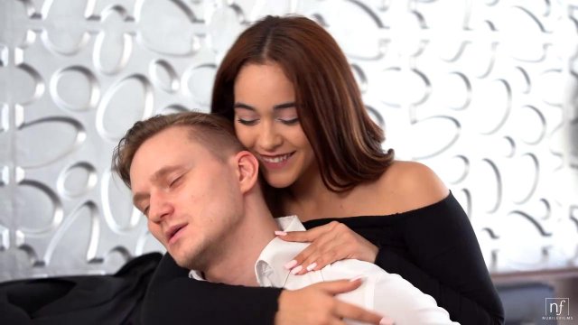 Превью Вылизал мохнатую пилотку телочки и жарко отымел ее раком на кровати № 35542