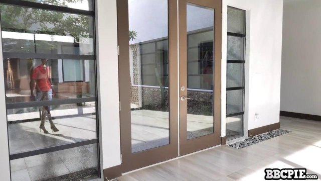 Превью Длинный и огромный член негра привел телочку в полный восторг № 35653