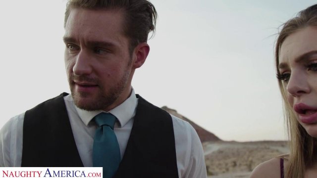 Превью Мужик отымел в отеле недавно заселившуюся красотку № 36216