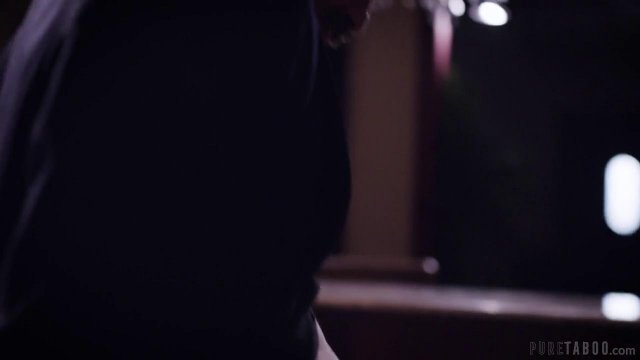 Превью Сучка отдалась новому знакомому в туалете ночного бара № 36286