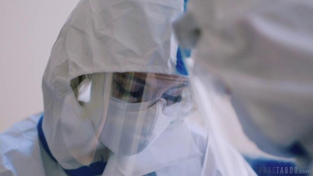 Превью Парень и девушка из санэпидемстанции трахаются прямо на работе № 37728