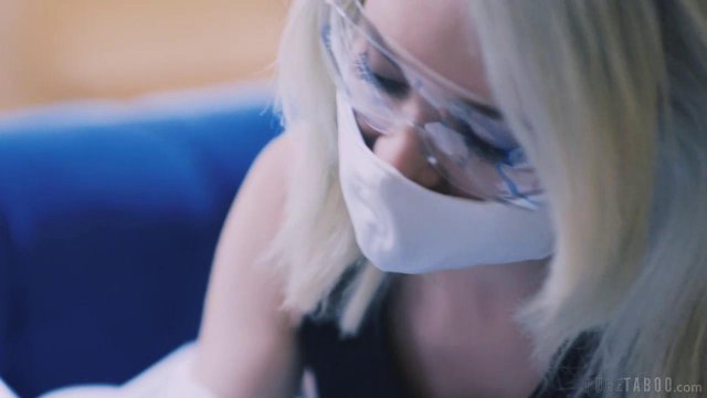 Парень и девушка из санэпидемстанции трахаются прямо на работе