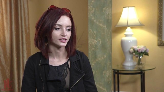 Превью Рыжая девушка с кляпом во рту дает в жопу № 37736