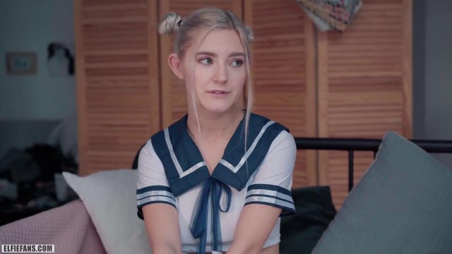 Превью Белокурая красотка с большой грудью трахается в бритую киску № 37764