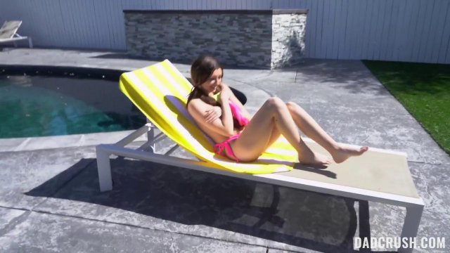 Превью Студентка наслаждается на члене парня № 37796