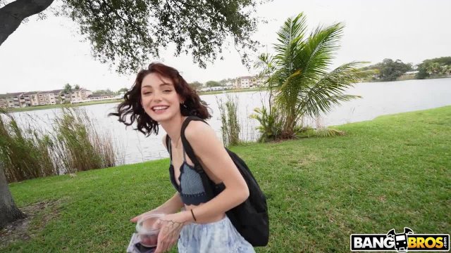 Превью Брюнетка задрала юбочку для секса в машине с незнакомцем № 44826