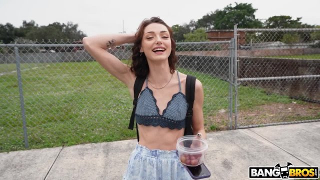 Превью Брюнетка задрала юбочку для секса в машине с незнакомцем № 44826