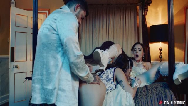 Превью Бал-маскарад завершается сексом втроём № 44868