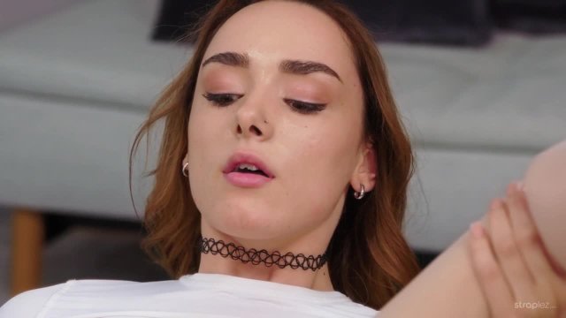 Приятные мгновения с искусственным членом