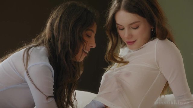 Превью Как приятно работать языками в бритых кисках № 46579